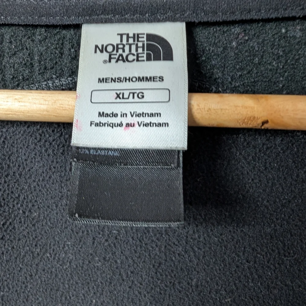 The North Face zip stretch flaws